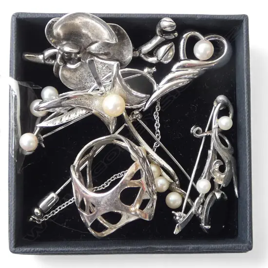 ASST. SILVER BROOCHES & SCARF HOLDER
