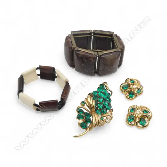3 JEWELLERY ITEMS: 2 BRACELETS + COSTUME 'Trifari' BROOCH 1 stone missing + EARRINGS 