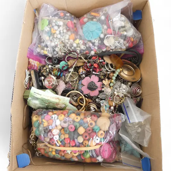 LARGE COLLECTION OF ASST. COSTUME JEWELLERY