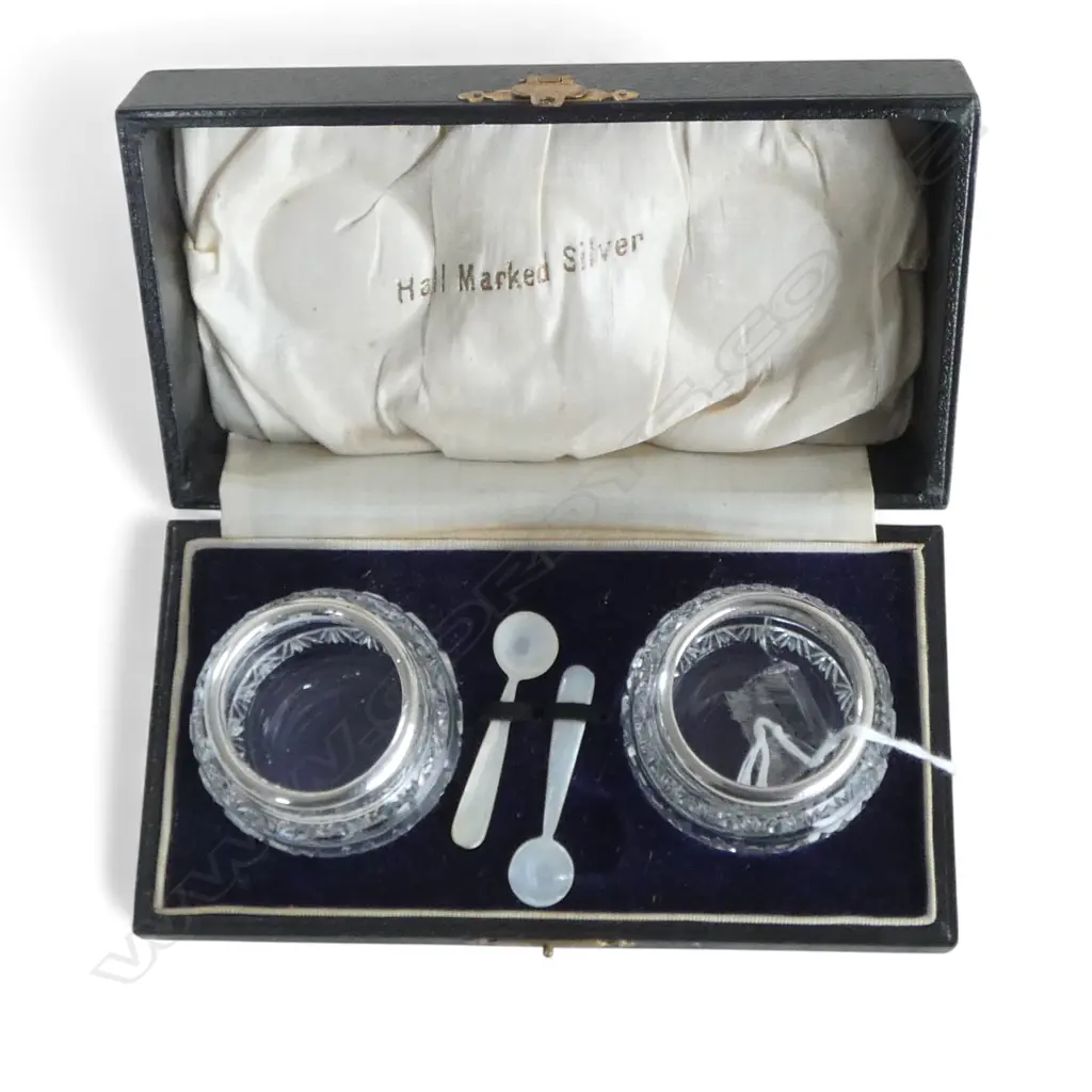 HALLMARKED STERLING SILVER RIMED SALT HOLDERS with MOP spoons Boxed, (fault to one item) Image 1++