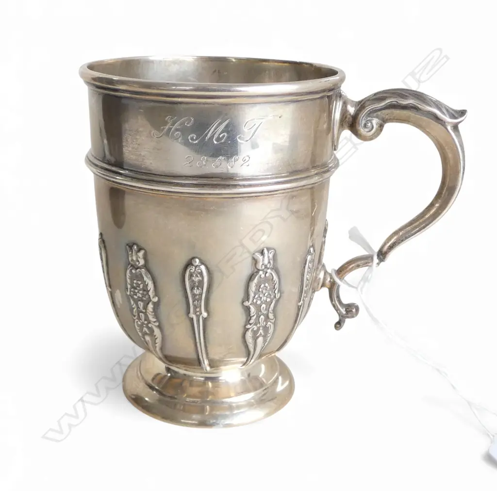STG SILVER CHRISTENING CUP, THE GOLDSMITHS & SILVERSMITHS in original case, LONDON 1904, 188gms Image 1++