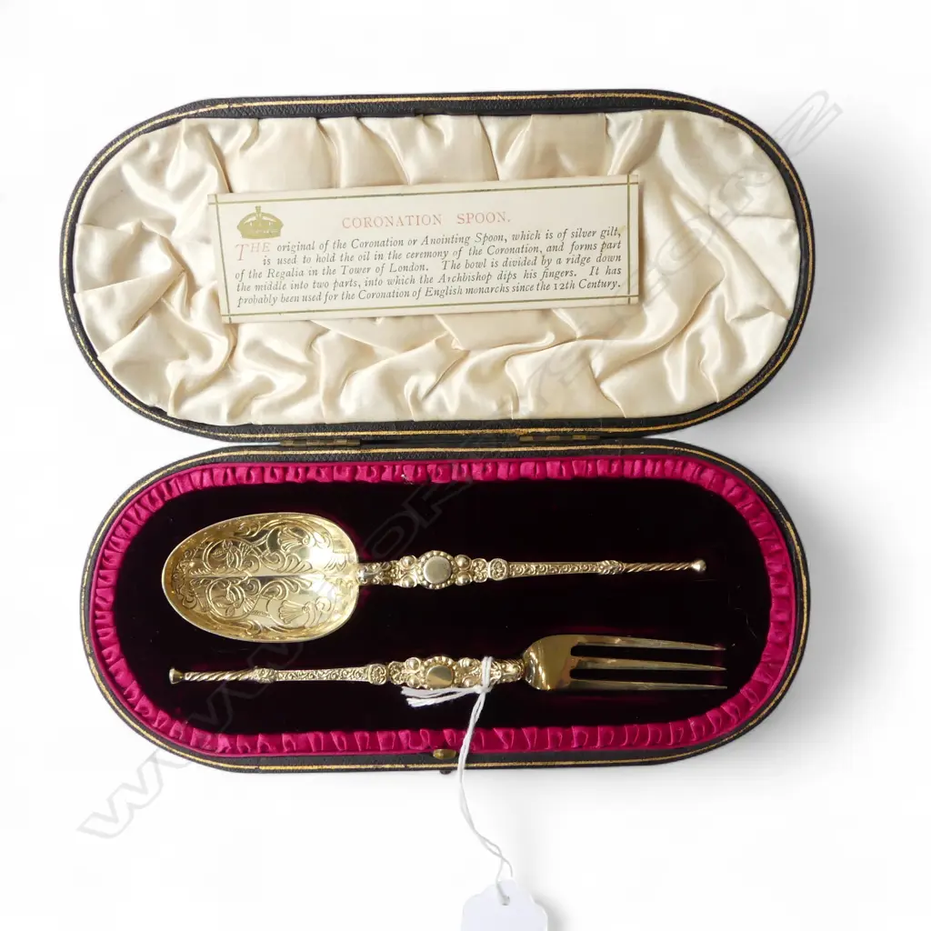 SILVER GILT CORONATION ANOINTING FORK & SPOON, 60gms, CASED Image 1++