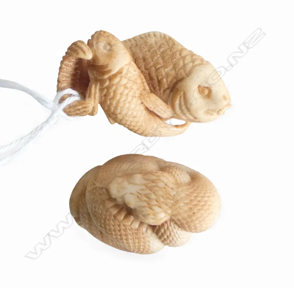 2 ANTLER CARVINGS; SNAKE & 2 FISH L.40mm Image 1++