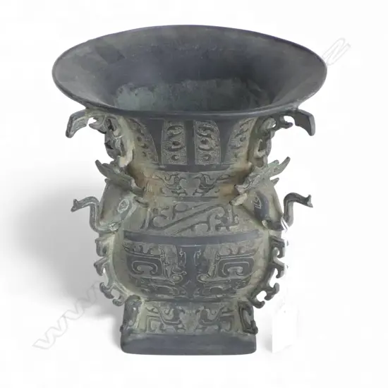 ARCHAIC STYLE BRONZE VASE H.210mm