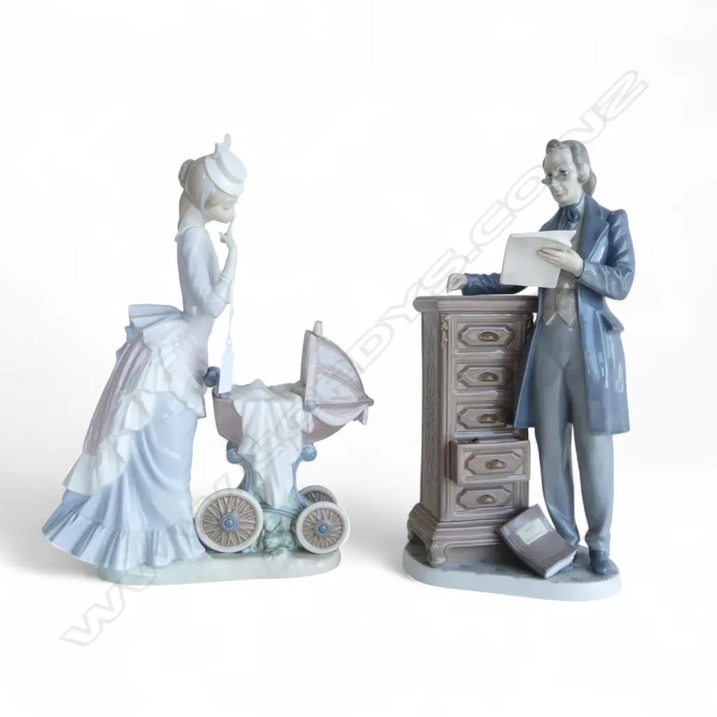 2 PCES LLADRO; #5213 'ATTORNEY' H.330mm + #4938 'BABYS OUTING' (ARM MISSING) Image 1++