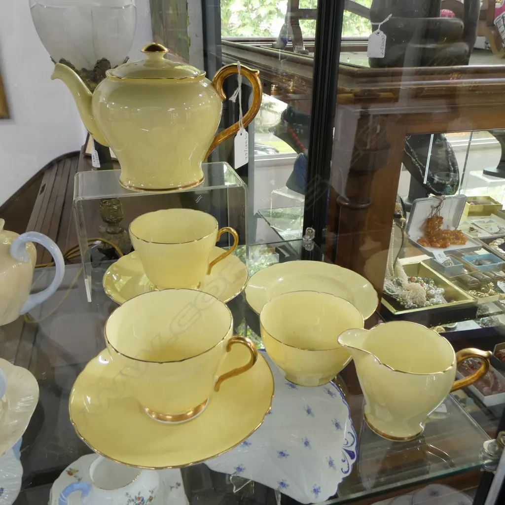 SHELLEY CHINA 2 PERSON TEASET TEAPOT C/SUGAR 2CSS & DISH PALE YELLOW PAT Image 1++