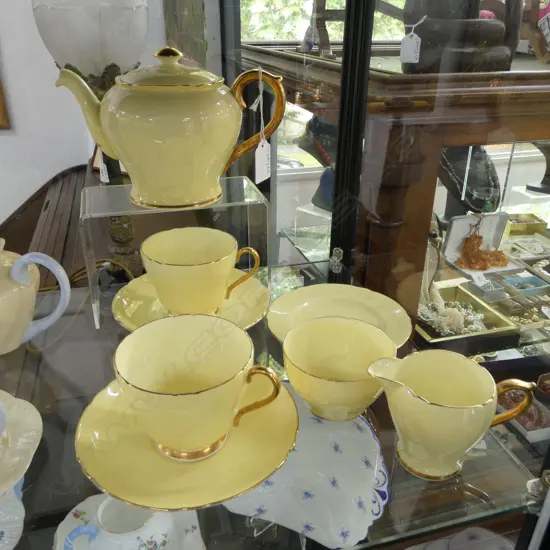 SHELLEY CHINA 2 PERSON TEASET TEAPOT C/SUGAR 2CSS & DISH PALE YELLOW PAT