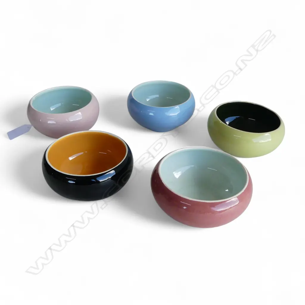 5 AUSTRALIAN MARTIN BOYD BOWLS soft pink with pale aqua interior Dia.100mm. Incised name to base Image 1++