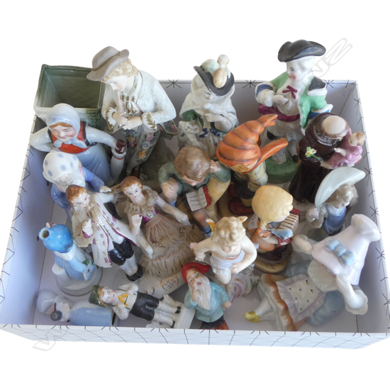 TRAY OF 18 VINTAGE FIGURAL ORNS AVERAGE H120MM