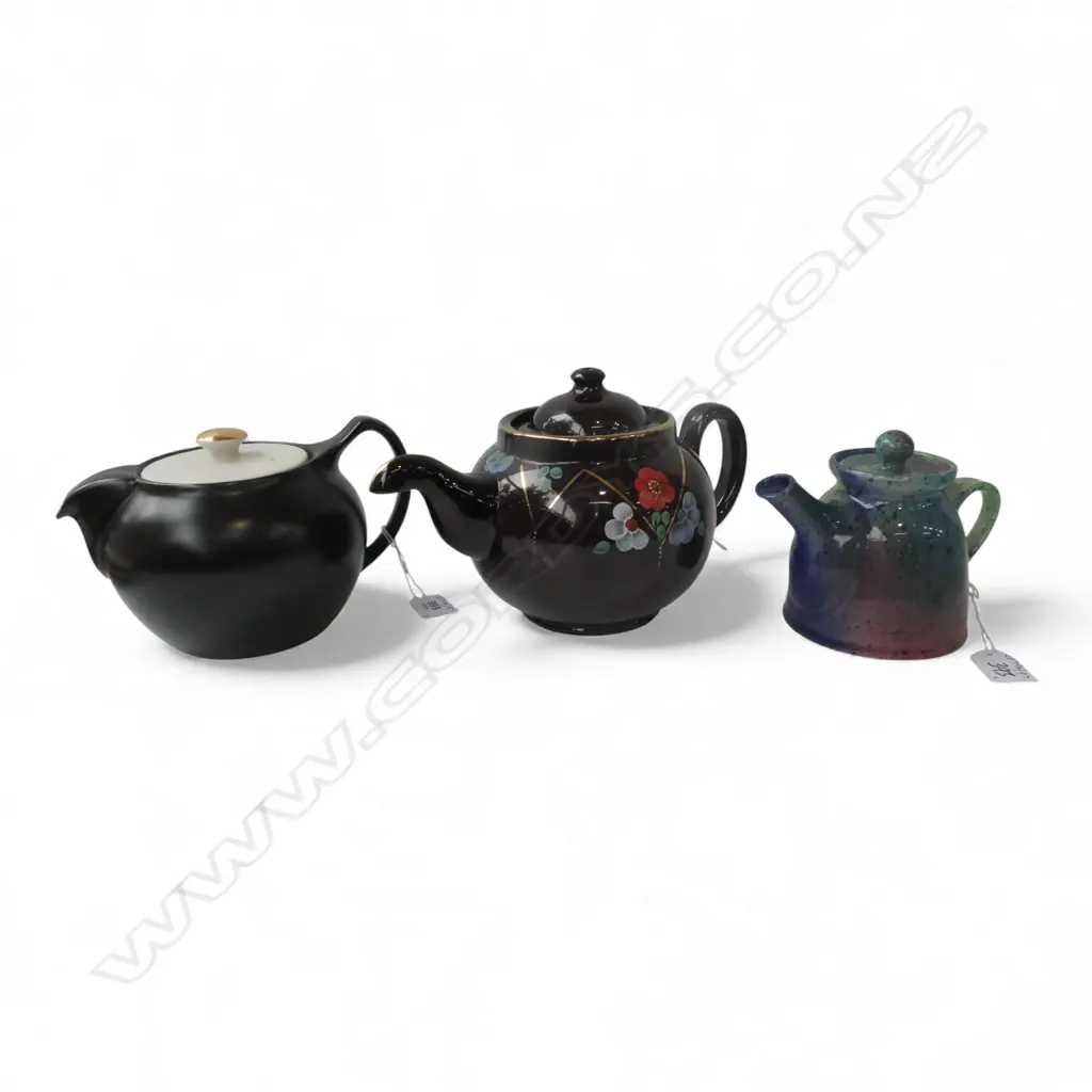 3 TEAPOTS EDWARDIAN RETRO & HAND POTTED H150MM Image 1++