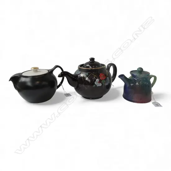 3 TEAPOTS EDWARDIAN RETRO & HAND POTTED H150MM