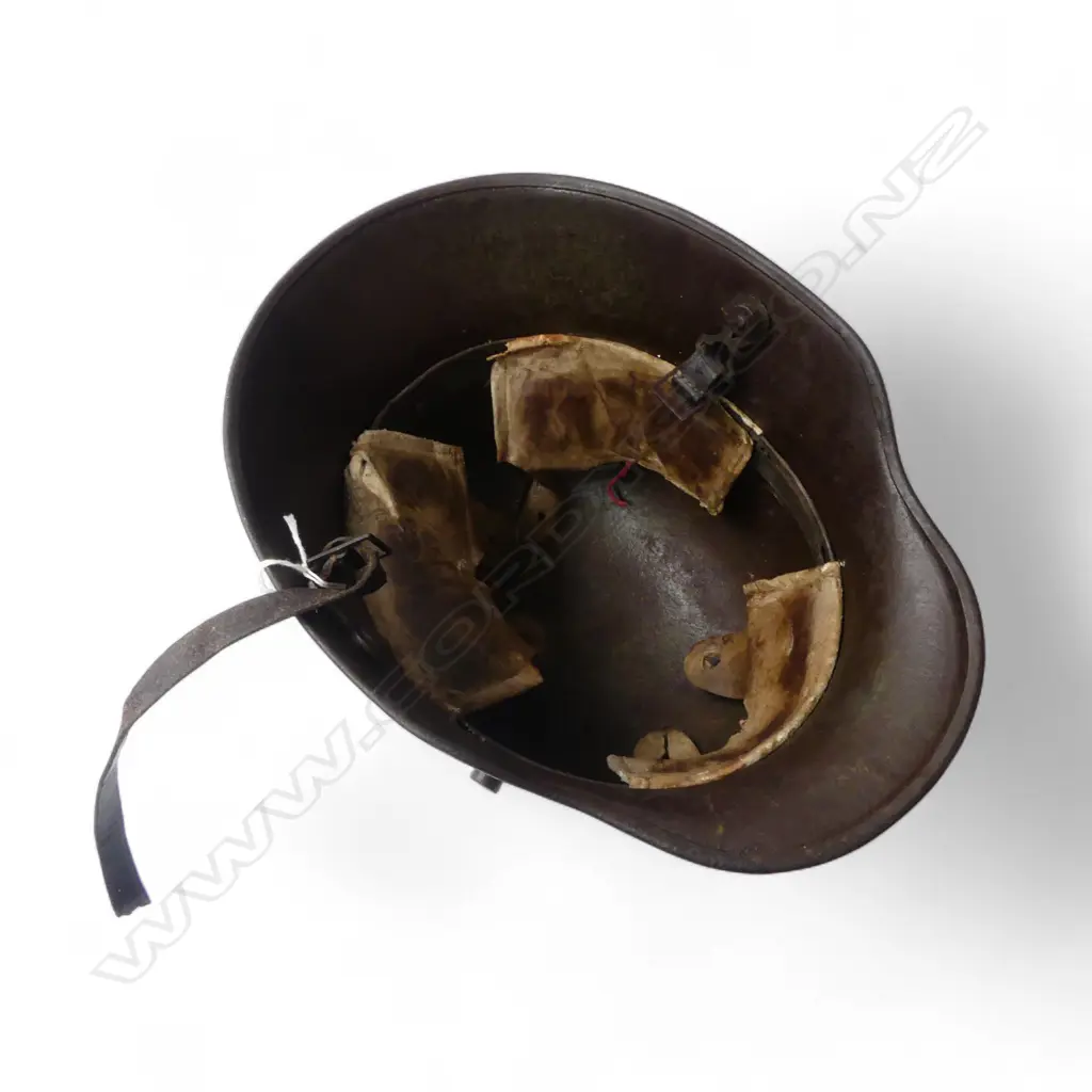 PERIOD GERMAN WWI CAMOUFLAGE COMBAT HELMET with original lining, size SI66 Image 1++