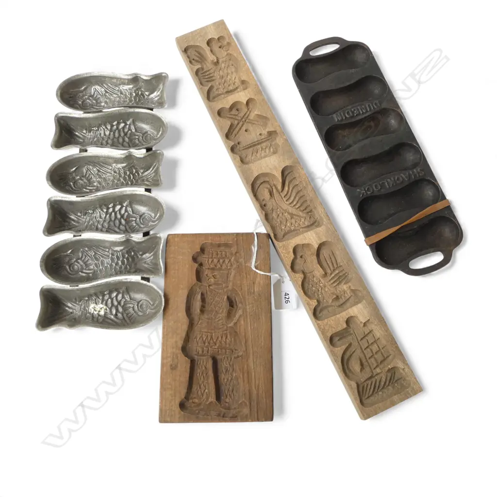 4 VARIOUS FOOD MOULDS: 2 WOOD - 1 CAST IRON + 1 TIN as 6 fish Image 1++