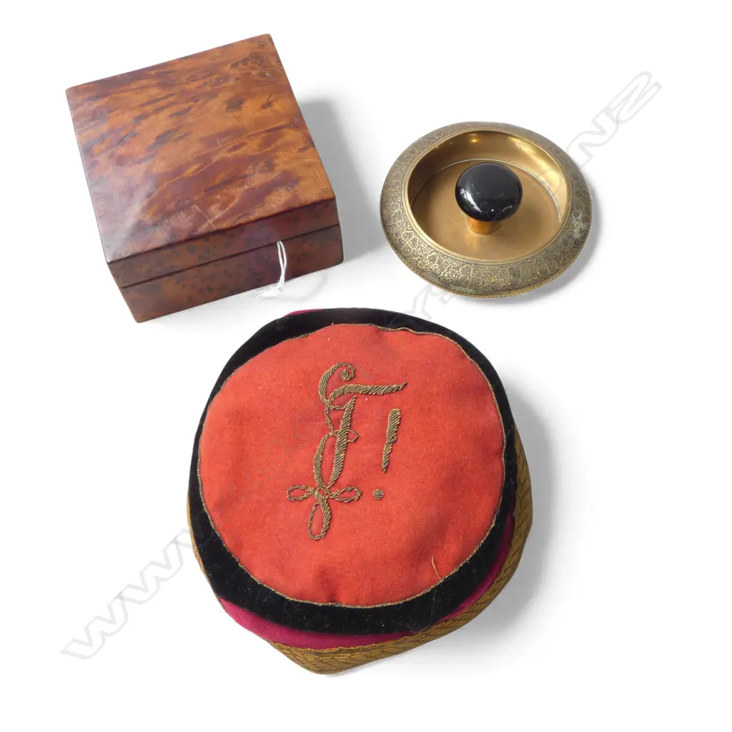 3 ITEMS WOODEN BOX, BRASS UK ASHTRAY & GERMAN FRATERNITY CAP, L.118MM (BOX) Image 1++