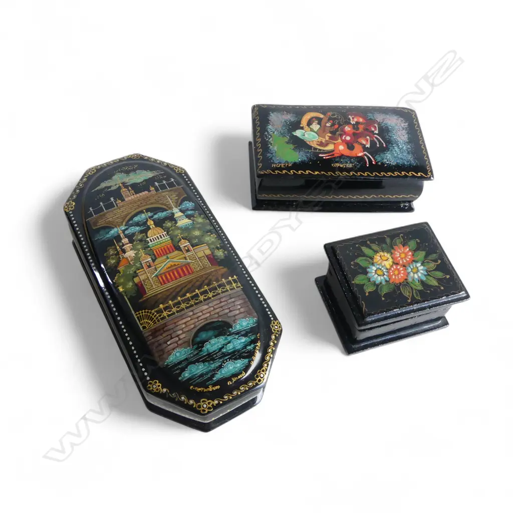 3 RUSSIAN HAND PAINTED BLACK LAQUER BOXES L.125mm Image 1++