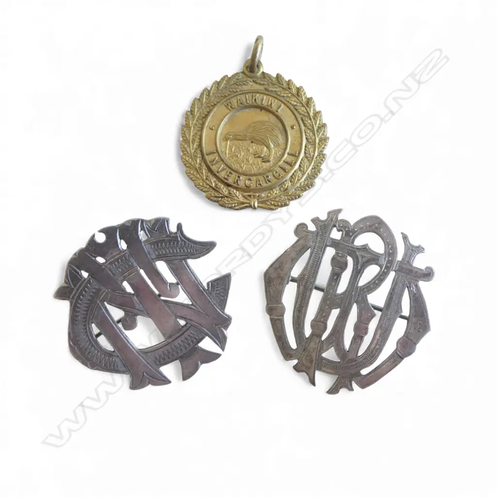 'WAIKIWI INVERCARGILL' MASONIC MEDAL + 2 SILVER HAND CUT & ENGRAVED N.Z. BROOCHES Image 1++