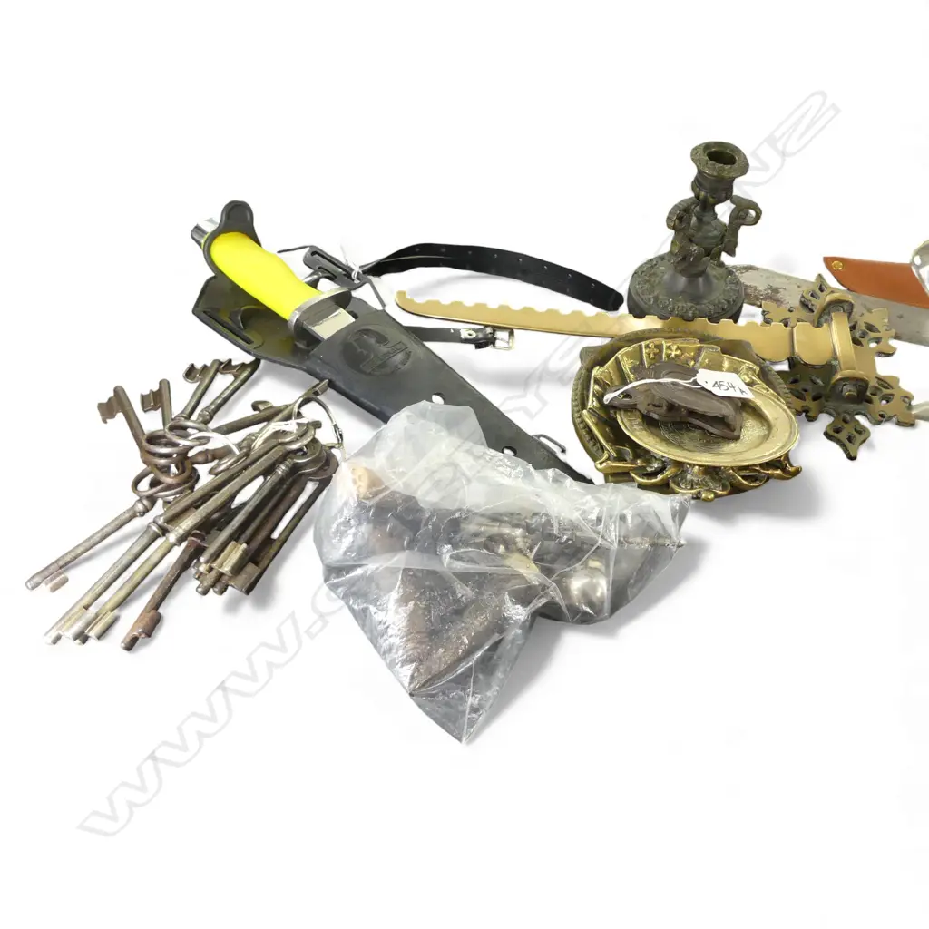 6 PCES ASST. METAL / BRASS; CLIP, 3 DISHES ETC Image 1++