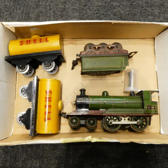 GERMAN O GAUGE ELECTRIC ENGINE TENDER & 2 CRANKO CARRIAGES