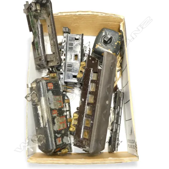 SEKI 2 ELECTRIC O GAUGE CARRAGES TRANSFORMER & 2 AF CARRIAGES