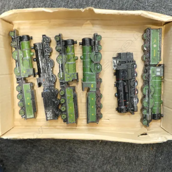 TRAY OF 6 CAST IRON MODEL TRAINS L200MM