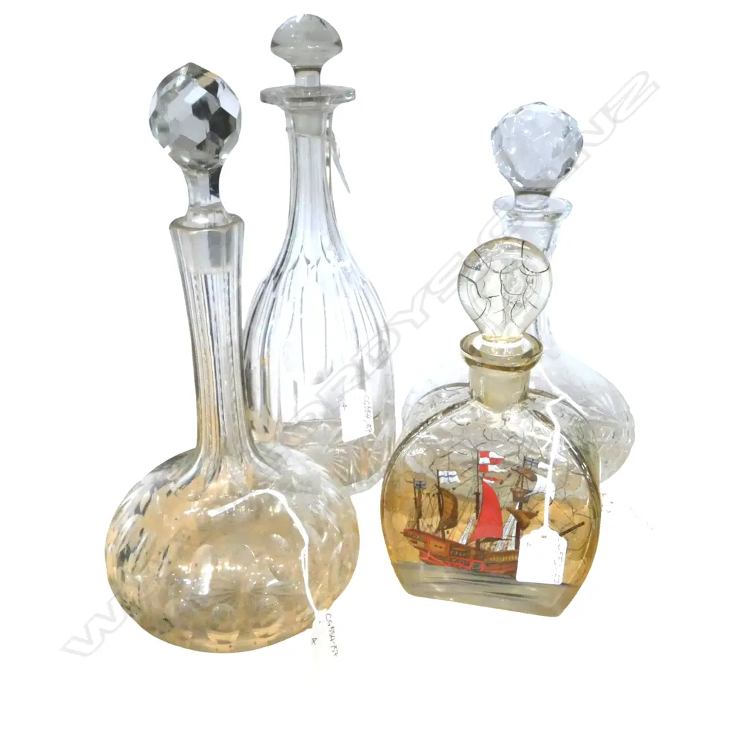 4 CRYSTAL & GLASS DECANTERS Image 1++
