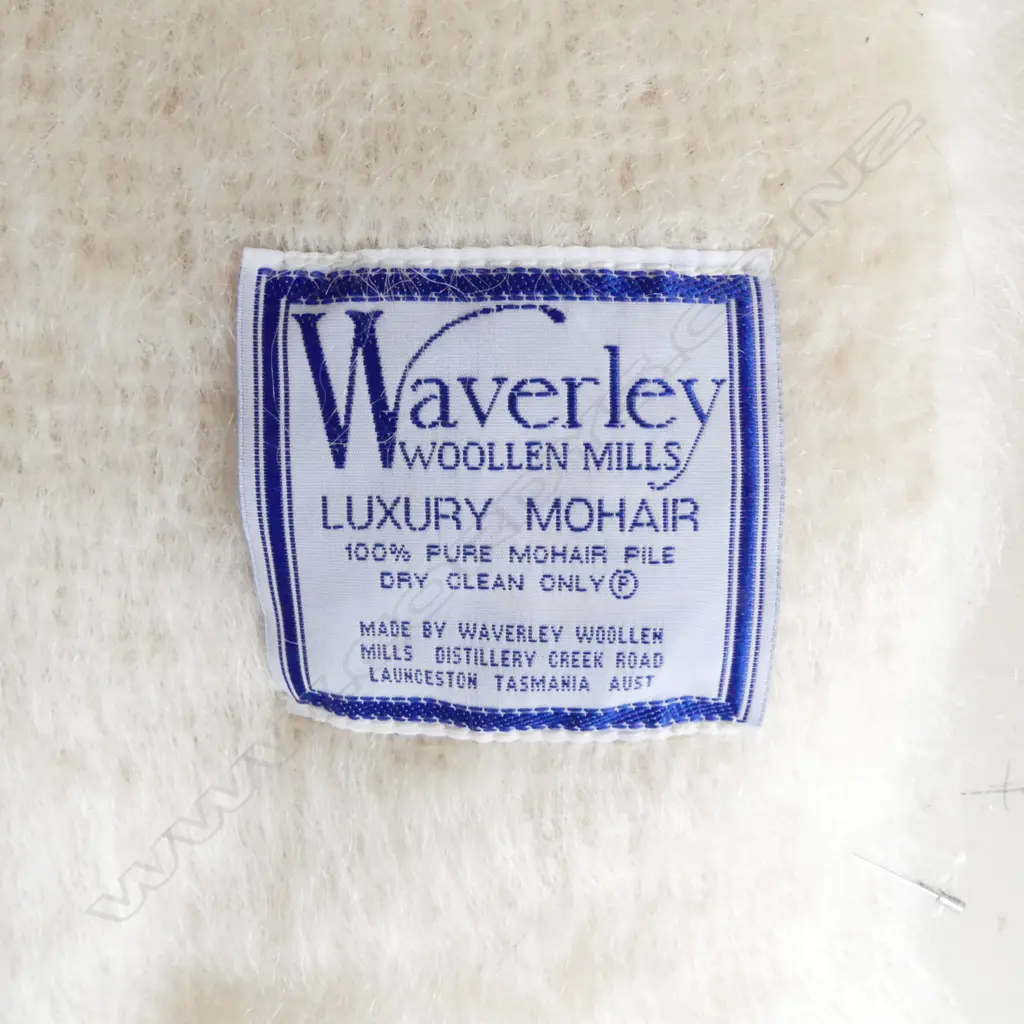 SINGLE WAVERLY WOLLON  LUXURY MOHAIR BLANKET CREAM COLOUR L1170MM Image 1++