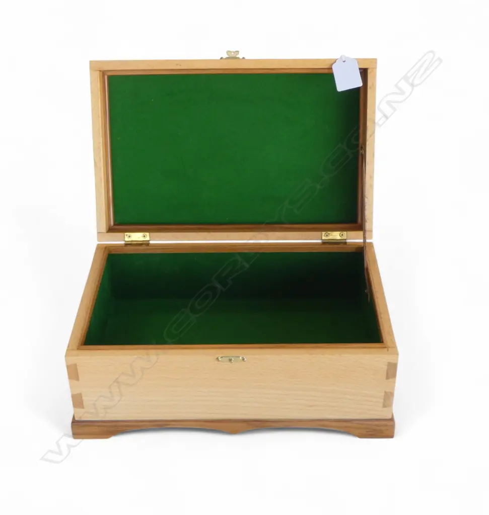 HANDMADE BOX; SOUTH ISLAND BEECH, RIMU TRIM, DOVETAILED & VELVET LINED 290x190x135mm Image 1++