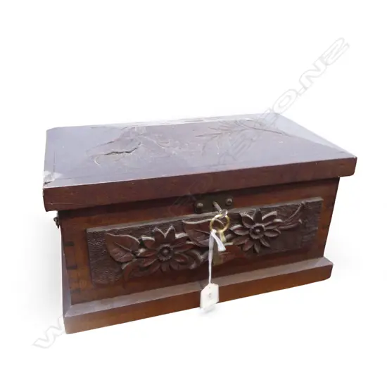 ANTIQUE CARVED WOODEN JEWELLERY BOX; GREEN VELVET LINED W.390mm