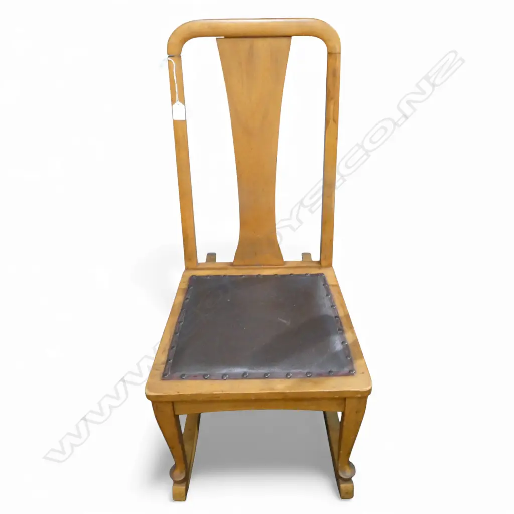 WOODEN ROCKING CHAIR Image 1++