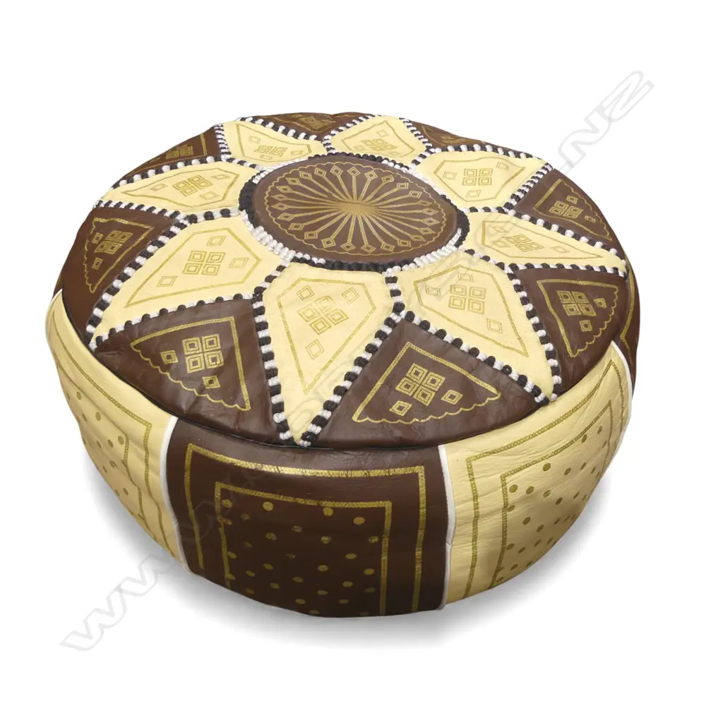 LEATHER POUF 480m dia Image 1++