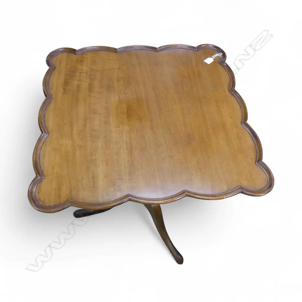 Vintage Mahogany piecrust tilt top pedestal side table. Quality George III style. H.710mm Image 1++