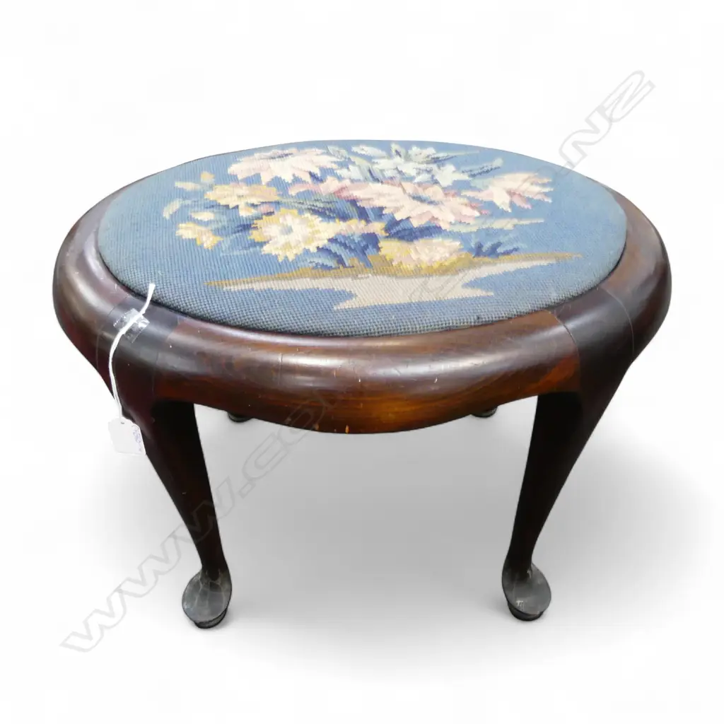 NEEDLEWORK FOOTSTOOL H.340mm Image 1++