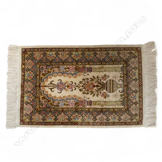 SILK RUG 750x480mm