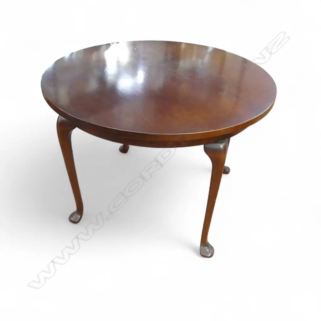 MAHOGANY COFFEE TABLE, 765mm dia Image 1++