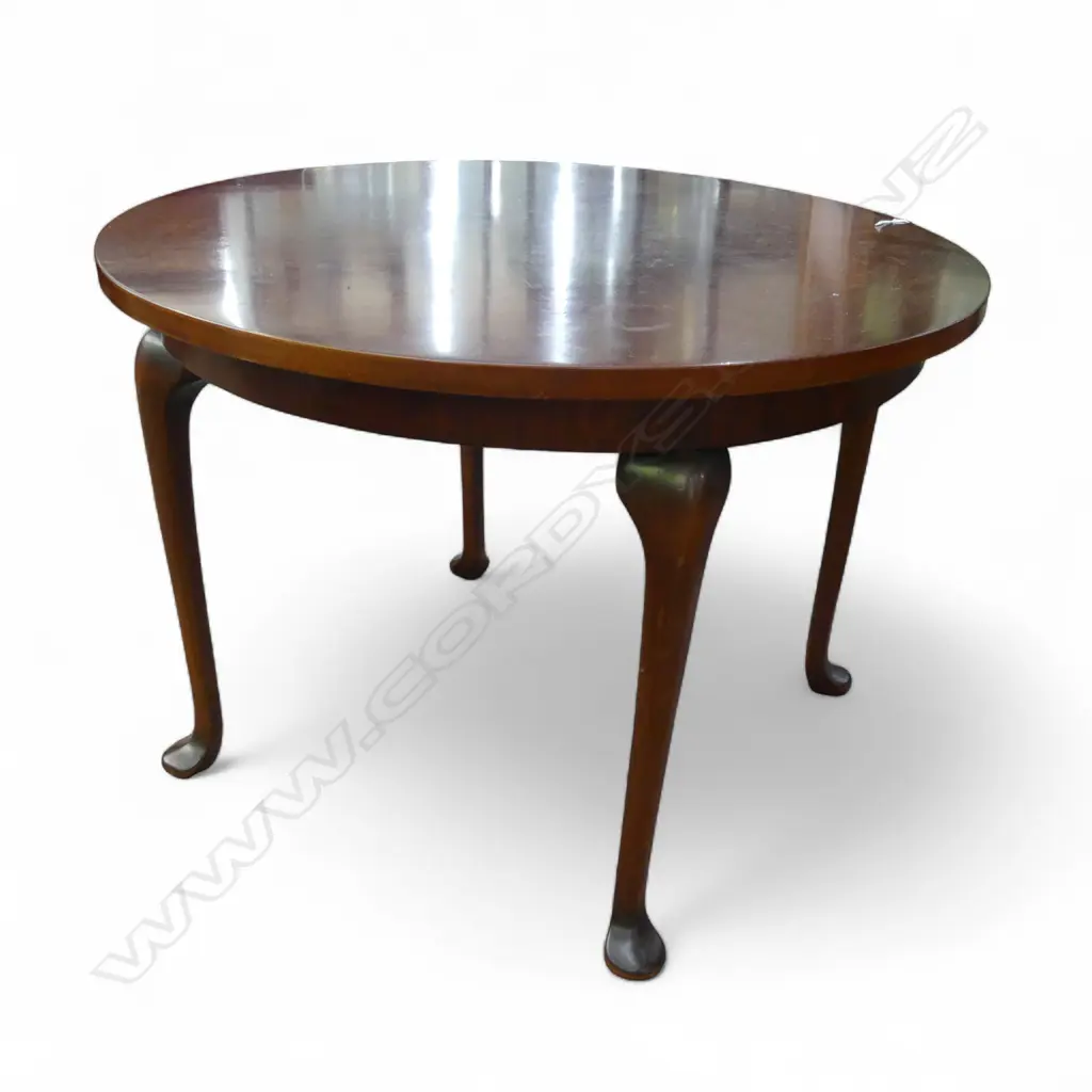 MAHOGANY COFFEE TABLE, 765mm dia Image 1++
