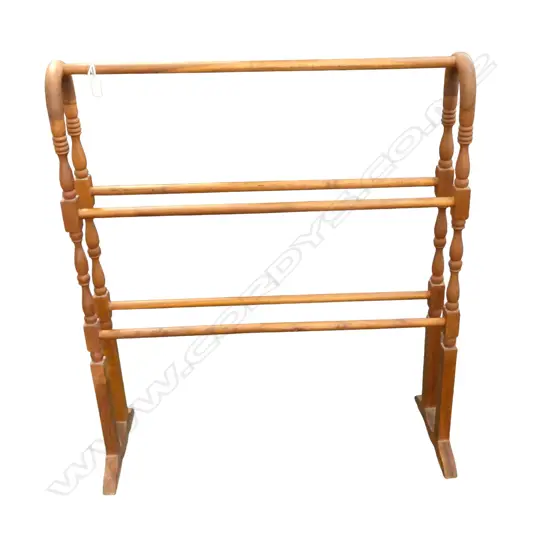 A VINTAGE WOODEN TOWEL RAIL, H.910MM W.780MM