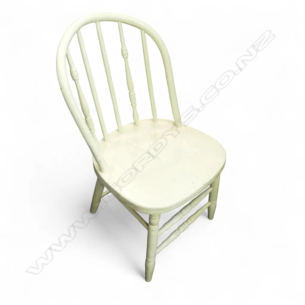 VINTAGE WHITE PAINTED CHAIR Image 1++