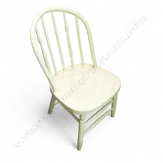 VINTAGE WHITE PAINTED CHAIR