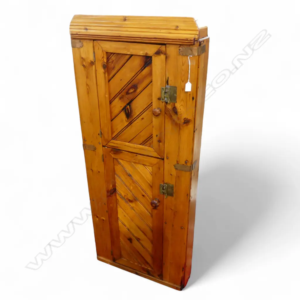 PINE CORNER CABINET 620x440x1490mm Image 1++