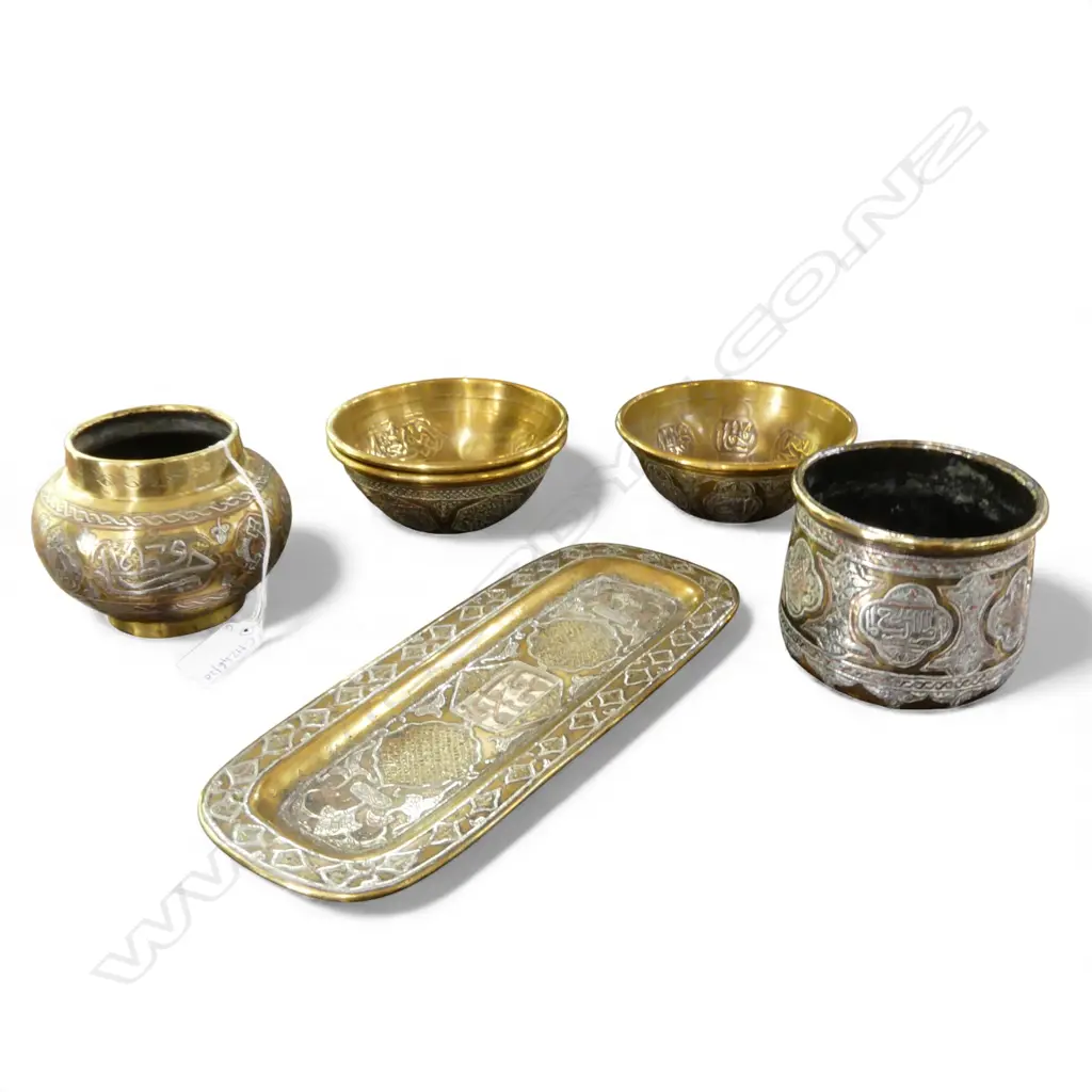 6 PCES MIDDLE EASTERN COPPER; 3 BOWLS, 2 VASES, TRAY W.265mm Image 1++