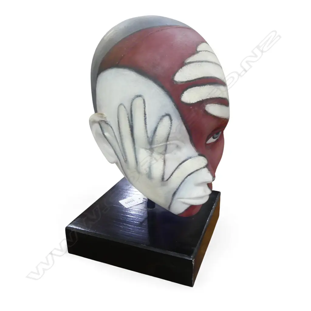 PAINTED HEAD ON STAND H.300mm Image 1++