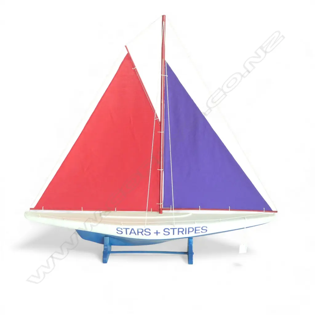 MODEL HALF YACHT 'STARS + STRIPES' H.730mm Image 1++