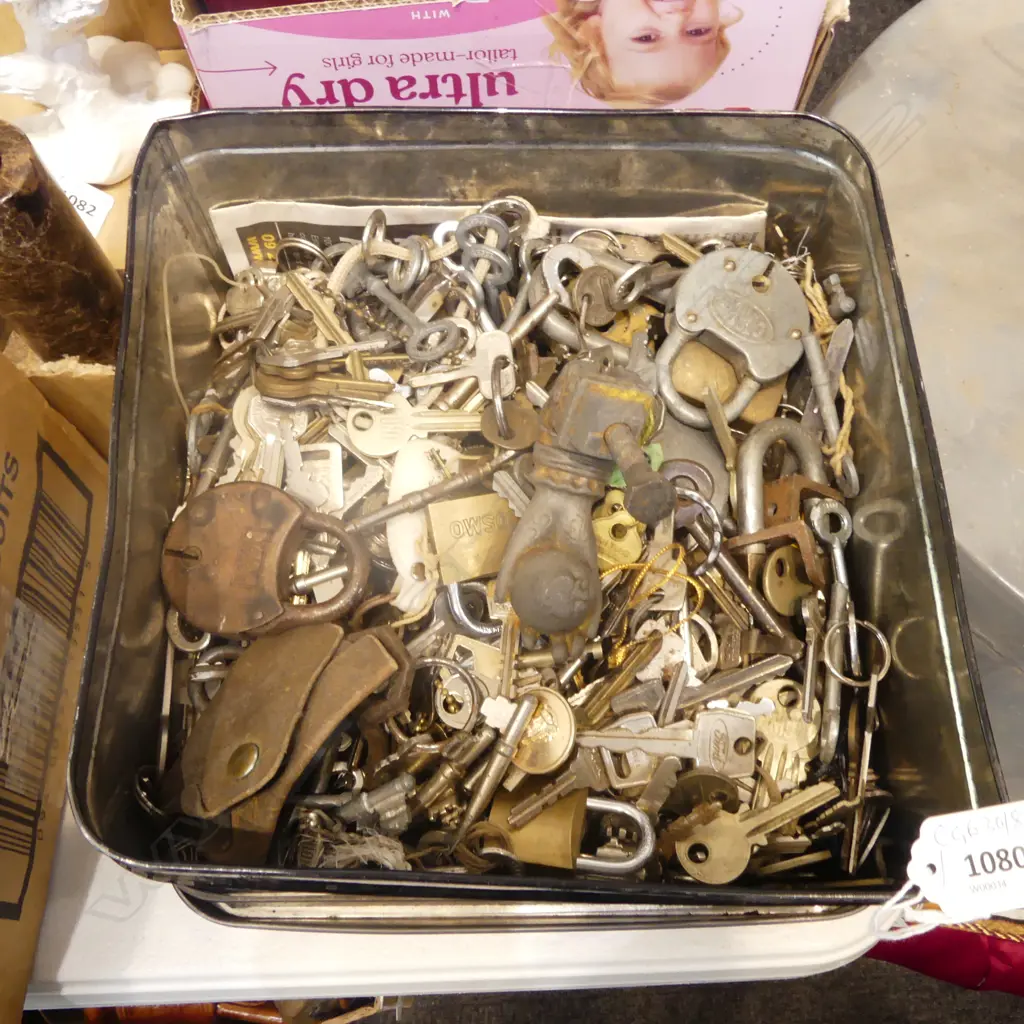 TIN ASST. LOCKS & KEYS + HAND DOOR KNOCKER L.95mm Image 1++