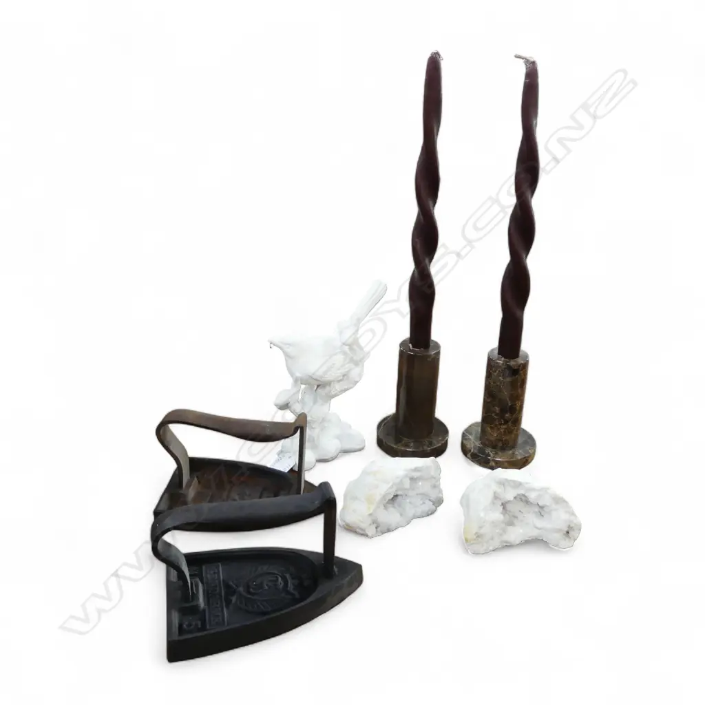 2 PCE QUARTZ STONE, PR MARBLE CANDLESTICKS, PR IRONS, WHITE RESIN BIRD H.185mm Image 1++