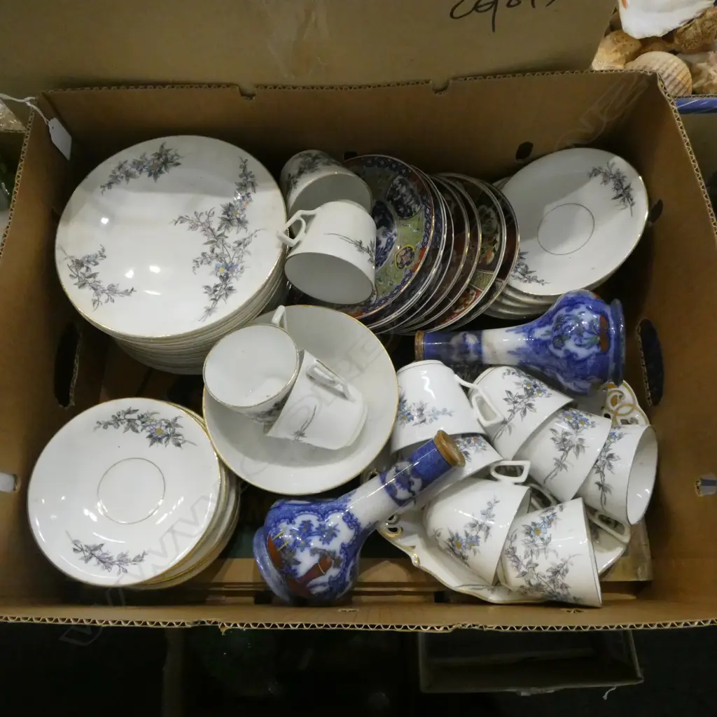 TEA SET, IMARI PLATES, PR VASES Image 1++