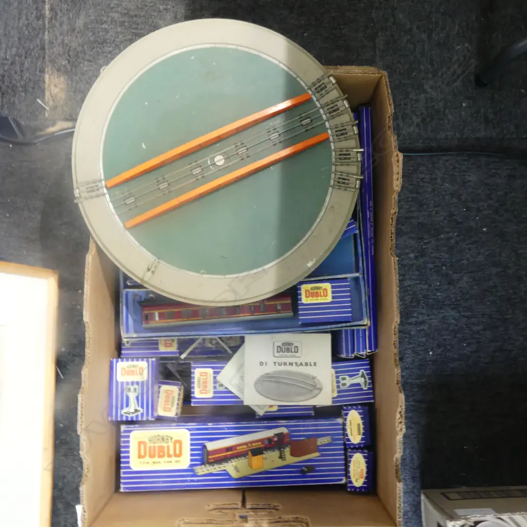 ASST. HORNBY DUBLO TRAIN TRACK, TURNTABLE, JUNCTIONS, ACCESSORIES ETC Image 1++