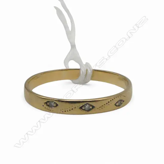 9ct GOLD & 3 SMALL DIAMOND BAND RING 1.5gms SIZE R1/2