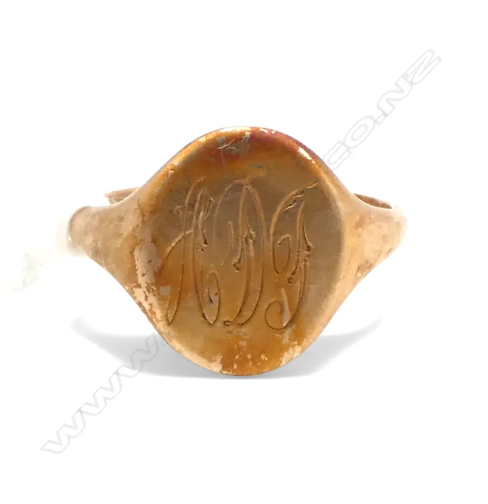 9ct Y/G VINTAGE SIGNET RING 3.88gms needs POLISHING SIZE O Image 1++