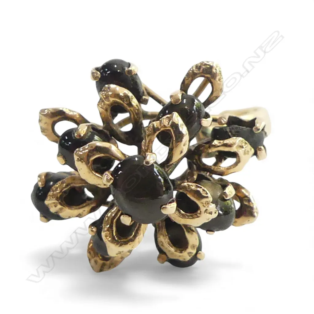 9CT Y/G AND STAR SAPPHIRE COCKTAIL RING 5.25gms SIZE T Image 1++