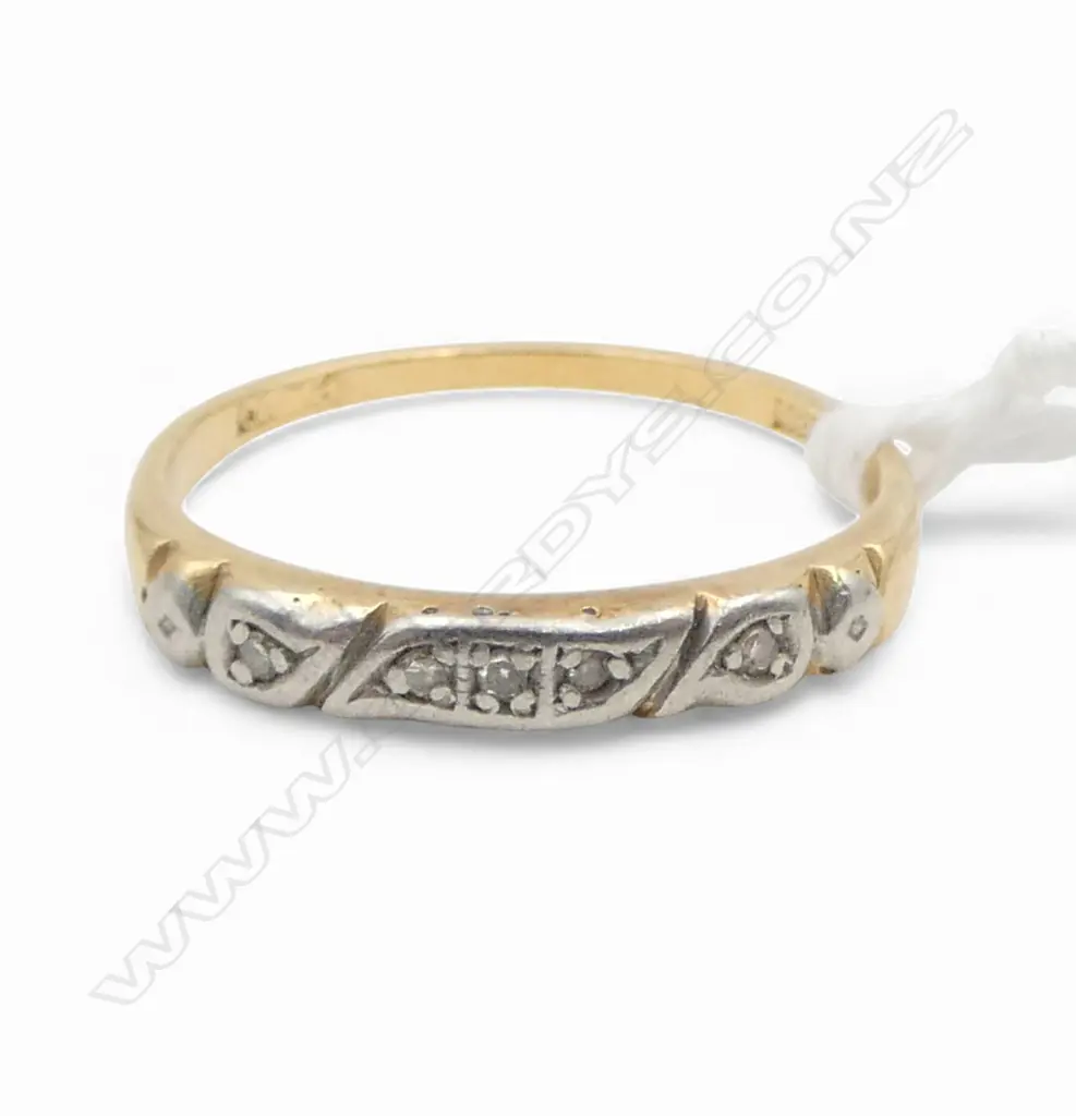 VINTAGE 18ct GOLD & DIAMOND SET BAND RING 2gms SIZE P Image 1++